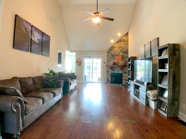 Building Photo - 3734 Silver Fox Ct