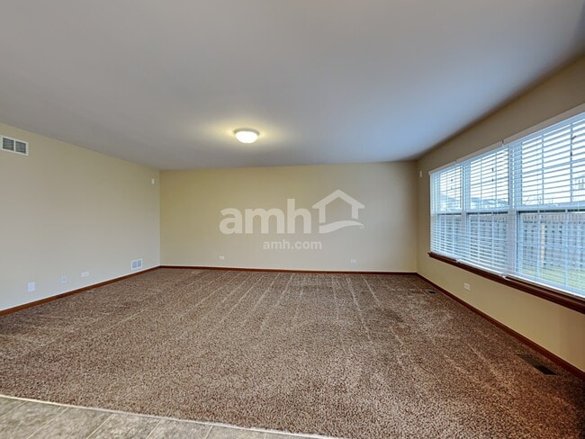 Building Photo - 255 Springwood Dr