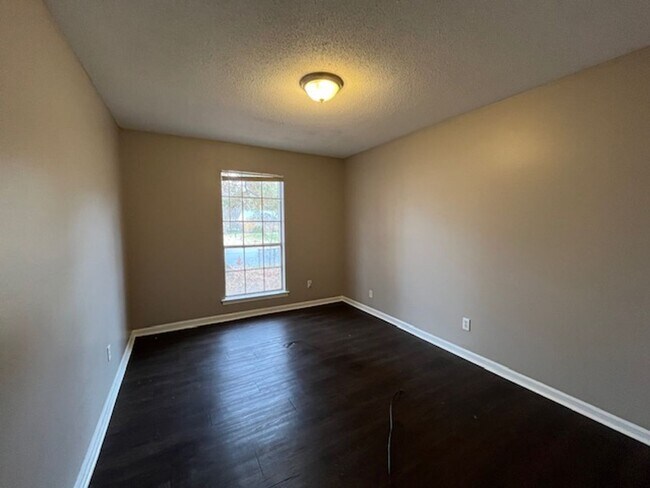 Building Photo - Renovated 3 Bedroom 1 Bath Home with 1 Car Carport for Rent!