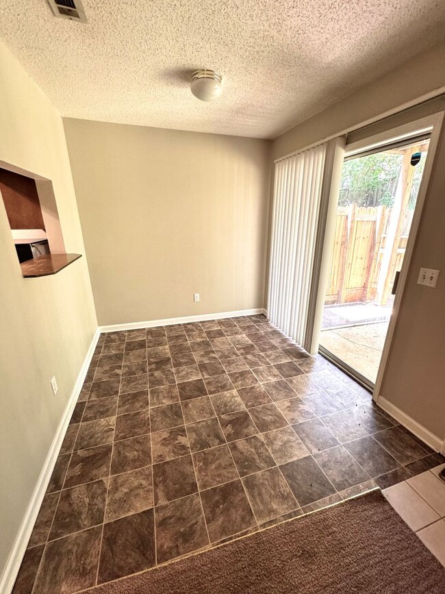 Building Photo - 336 Candlebrook Dr