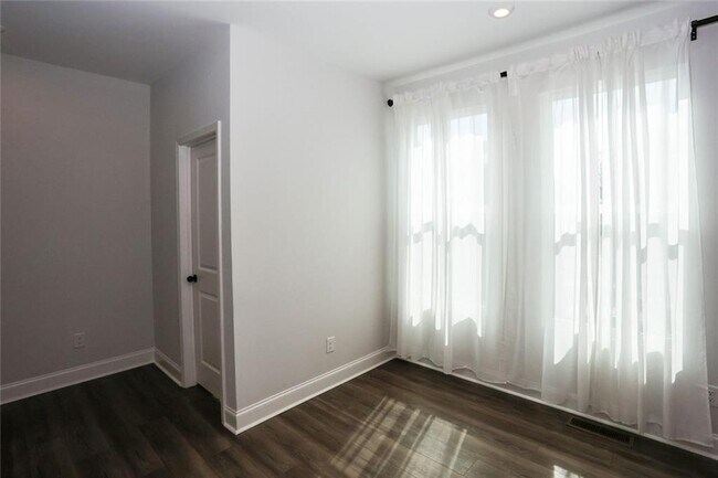 Building Photo - 313 Skylar Way SE