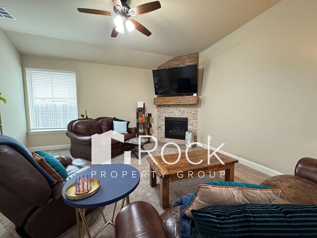 Building Photo - Beautiful 3 Bedroom Home with Study in Westmoore Area of OKC *HALF OFF 1st Month's Rent*