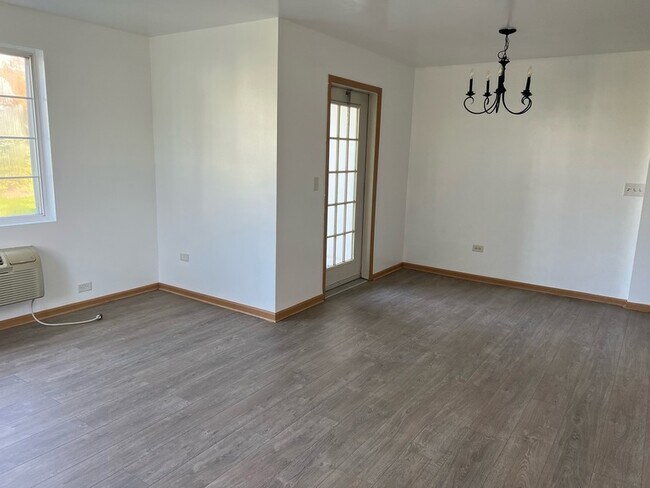Building Photo - 2115 Silverstone Dr