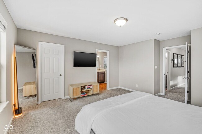 Building Photo - 366 Steeples Blvd