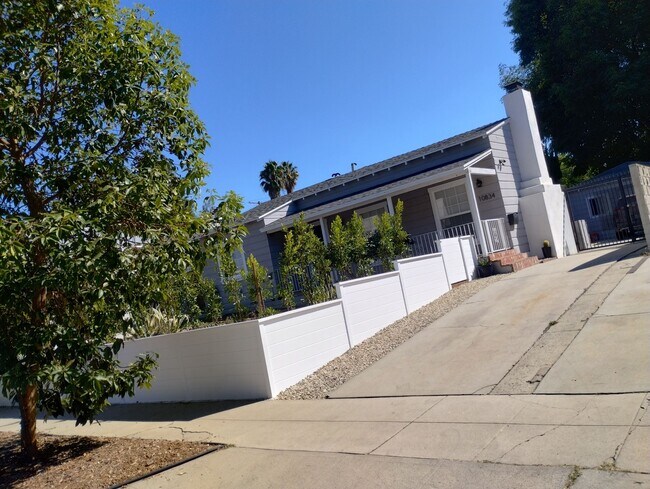 Building Photo - 10834 Hartsook St