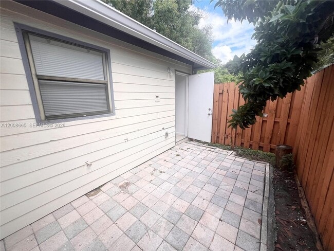 Building Photo - 1832 My Pl Ln