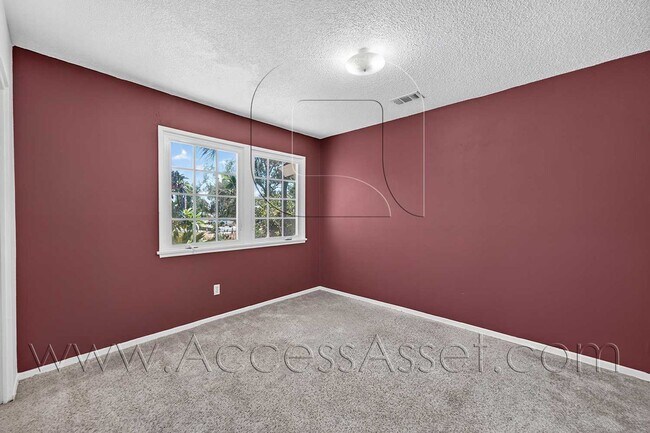 Building Photo - Charming 4 Bedroom Home with Private Yard & Garage Parking