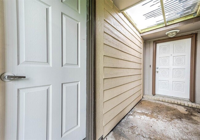 Building Photo - 11554 Chesswood Dr