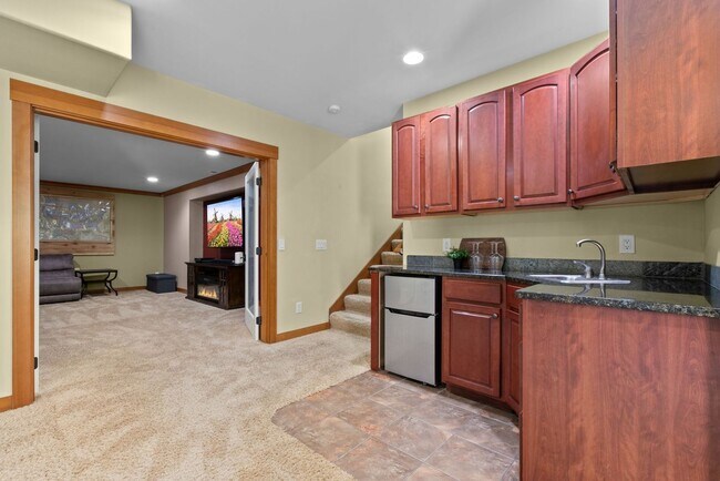 Building Photo - 3 Bed, 3 Bath Custom Built Home in Sudden Valley