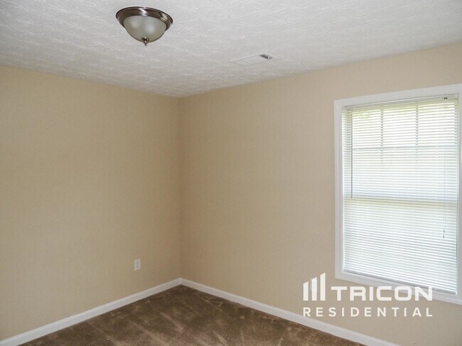 Building Photo - 1026 Weatherwood Pl NE
