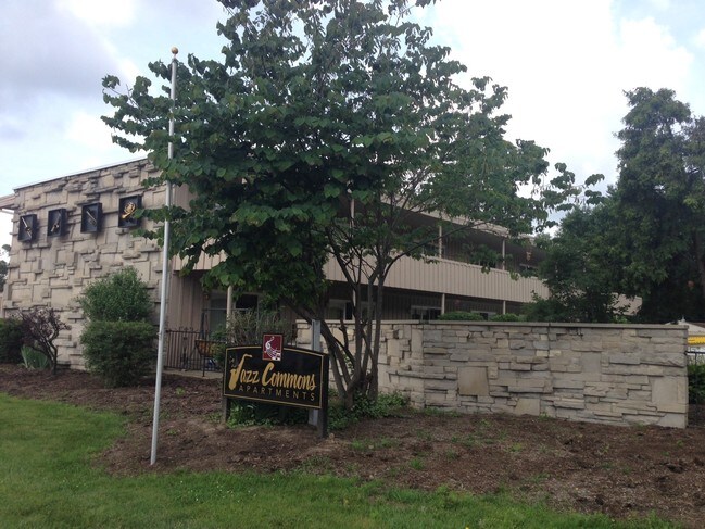 Building Photo - 2225 N Reynolds Rd