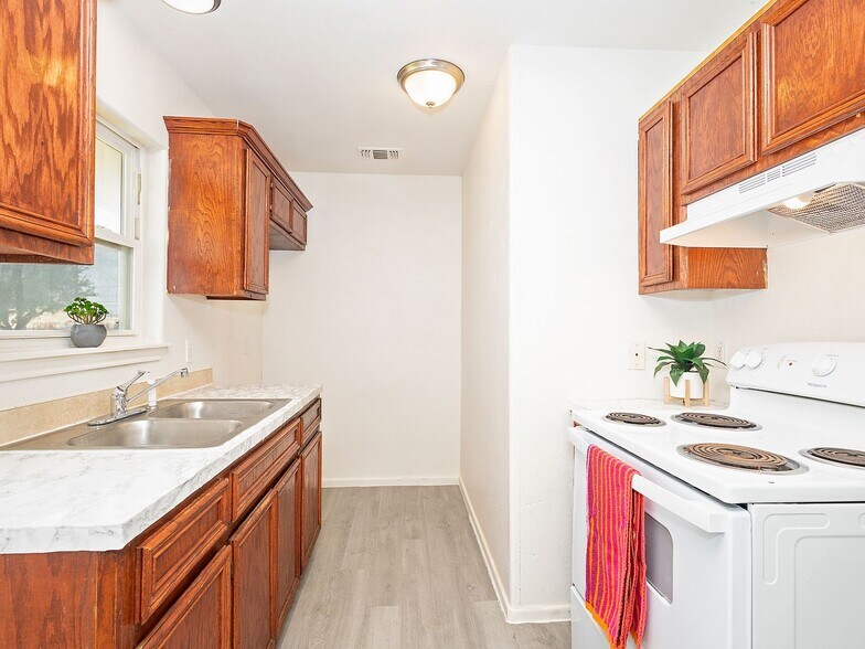 Primary Photo - 1802 16th St