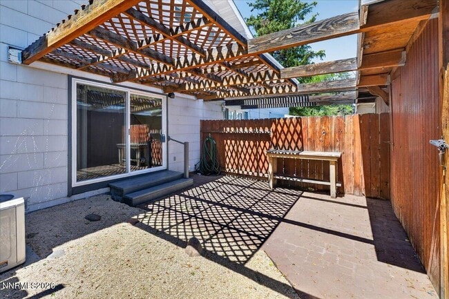 Building Photo - 106 Smithridge Park