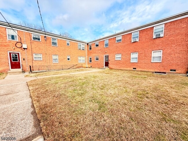 Building Photo - 12 Rustic Cir