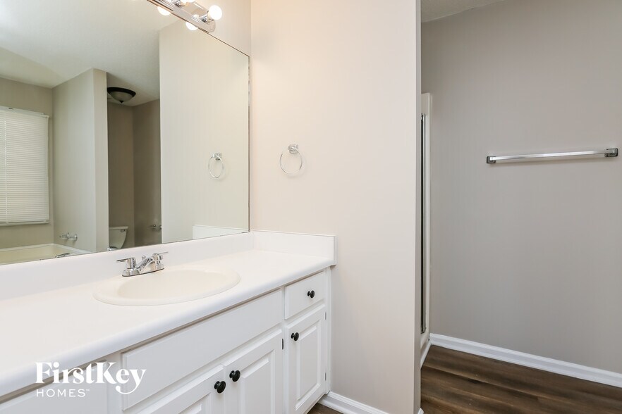 Building Photo - 2099 Morning Dew Pl