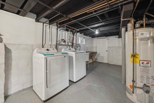 Building Photo - 2429 Central St