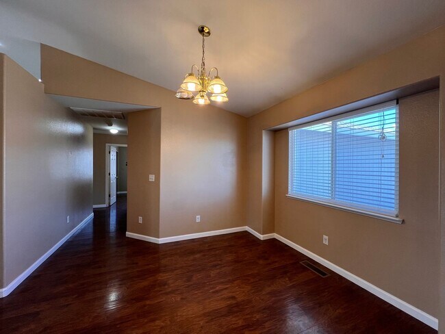 Building Photo - 221 Endeavor Ln