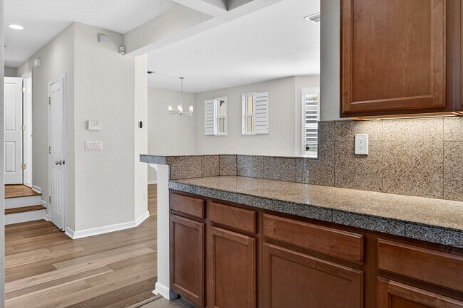 Building Photo - Beautiful Upgraded Townhome: 1,676 sqft, 2-Car Garage + Iron Horse Trail Access