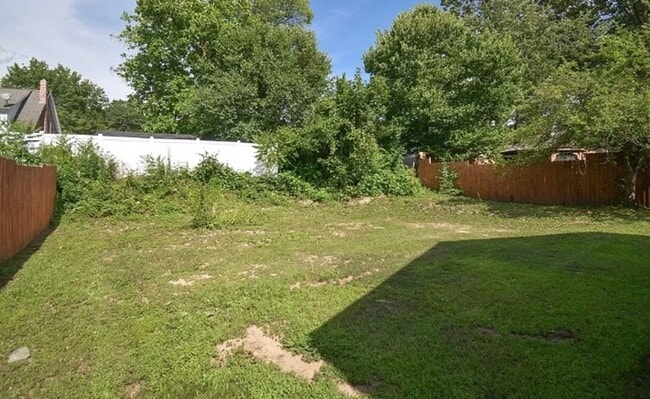 Building Photo - Ranch - recently updated, fenced in yard