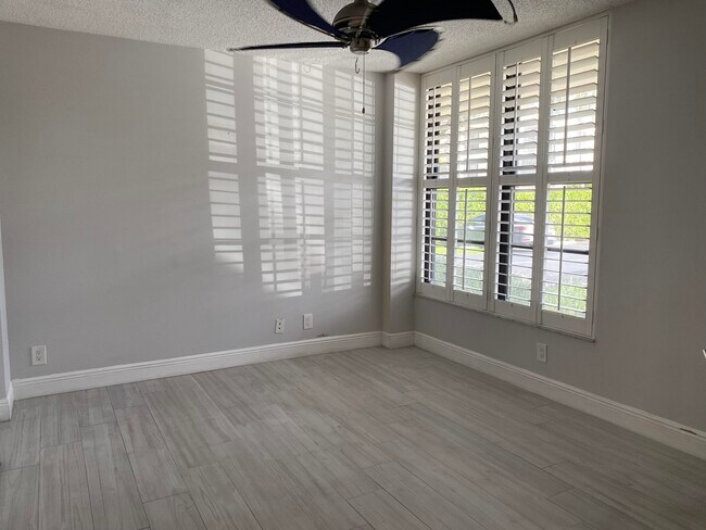 Building Photo - 15 Royal Palm Way