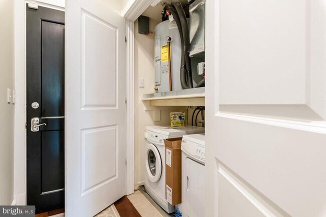 Building Photo - 910 Powhatan St