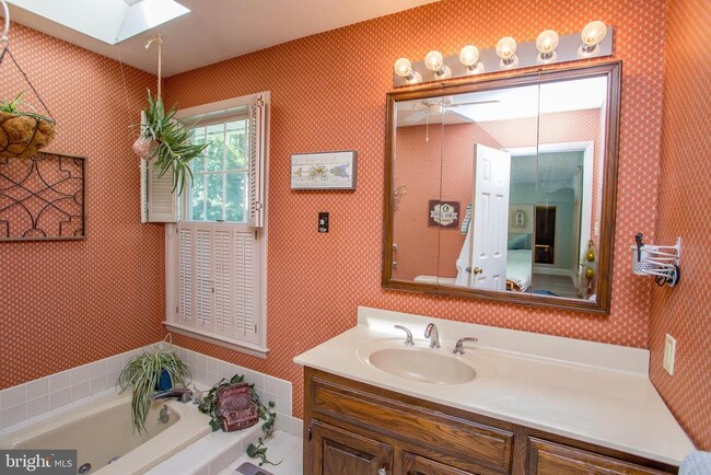 Building Photo - 67 Townview Dr