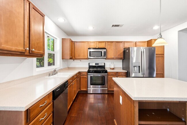 Building Photo - 4 bedrooms / 3 bathroom OPEN floor plan HOUSE for rent in LANCASTER