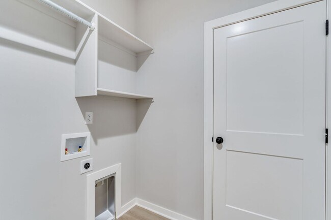 Building Photo - Pineway Oliver Plan