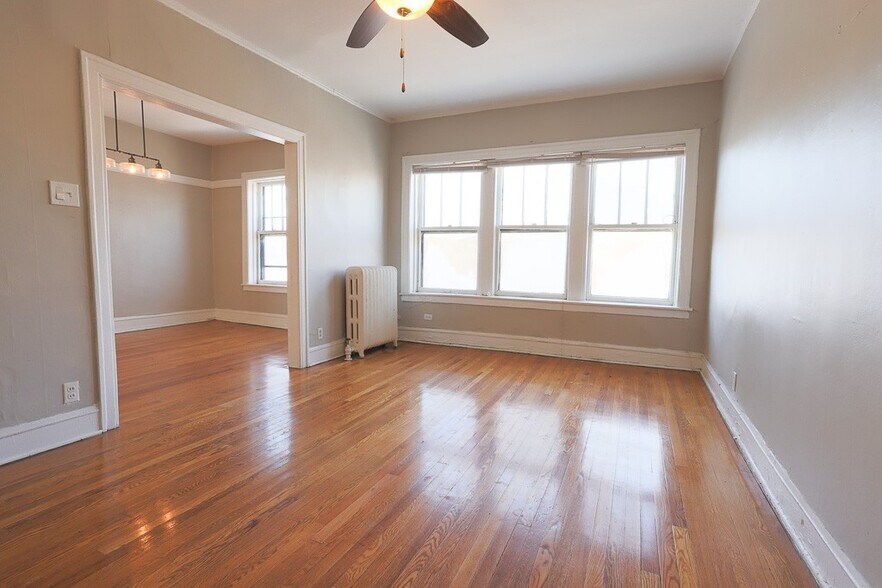 Building Photo - 621 W Cornelia Ave