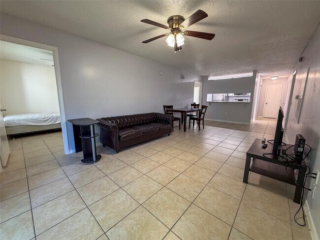 Building Photo - 3921 SW 34th St