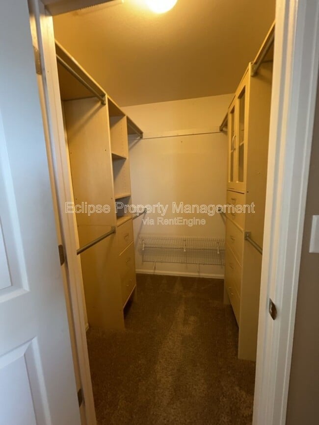 Building Photo - 2451 1/2 Theresea Ln