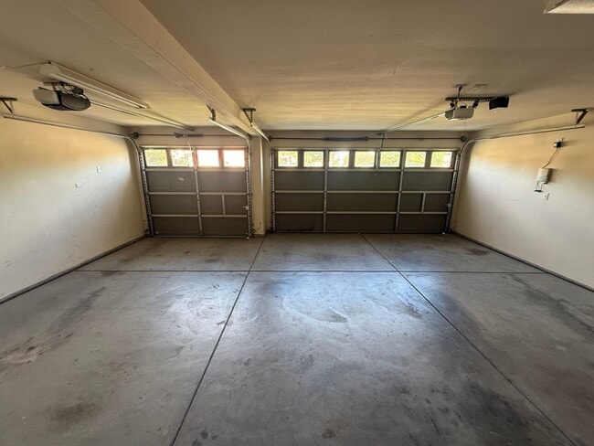 Building Photo - Elegant 3-Bedroom Home in Seven Oaks