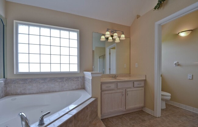 Building Photo - Discover your dream home in Virginia Beach!