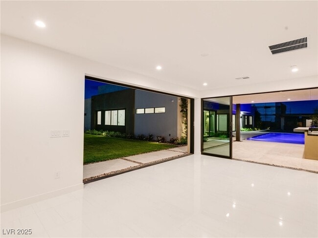 Building Photo - 7385 Heron Cyn Ct