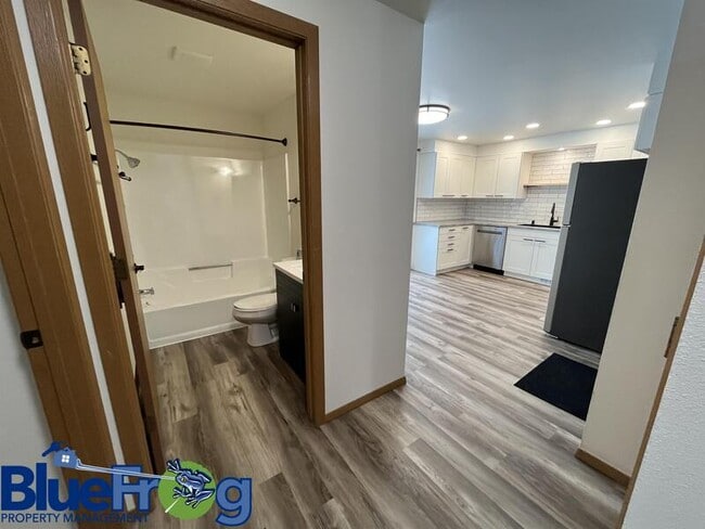 Building Photo - 646 Woodlawn Dr