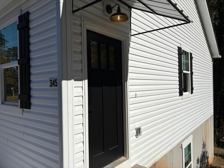 Spacious lower-level duplex unit with private entrance - 345 W Stewart Ave