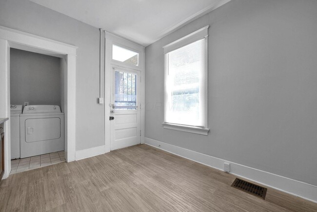 Building Photo - 84 N Monroe Ave