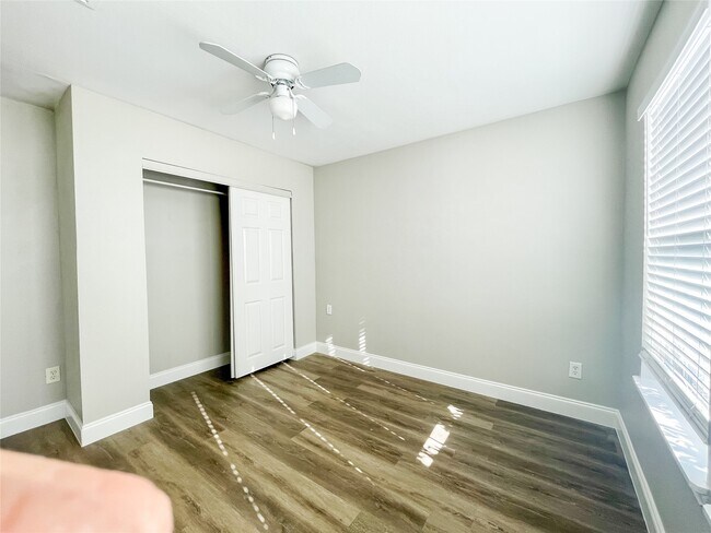 Building Photo - 11913 Longwood Garden Way