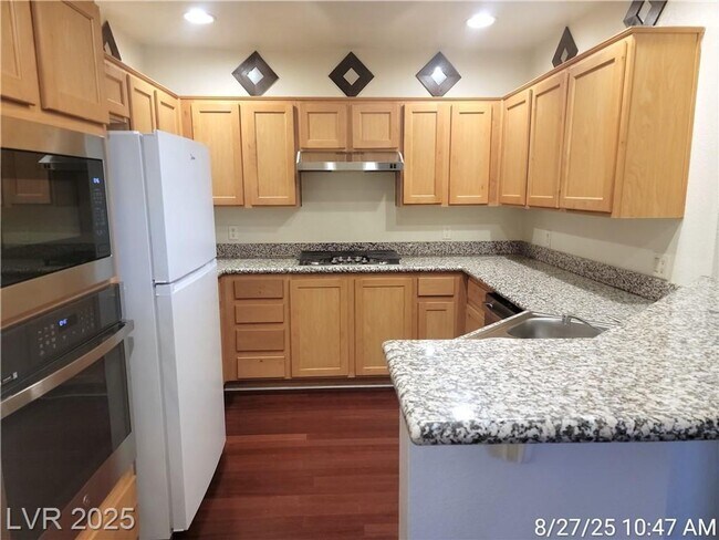 Building Photo - FABULOUS PARK AVENUE--MIDRISE LIVING!!