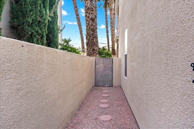 Building Photo - 1708 Cordoba Canyon St
