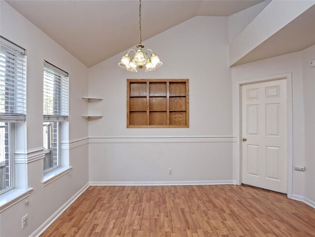 Building Photo - 305 N Heatherwilde Blvd