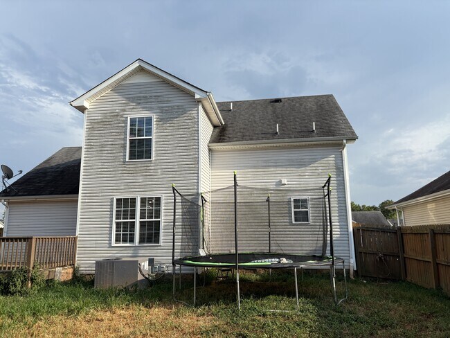 Building Photo - 515 Fox Trot Dr