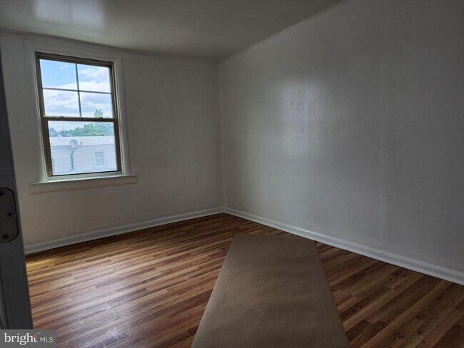 Building Photo - 517 N Elliger St