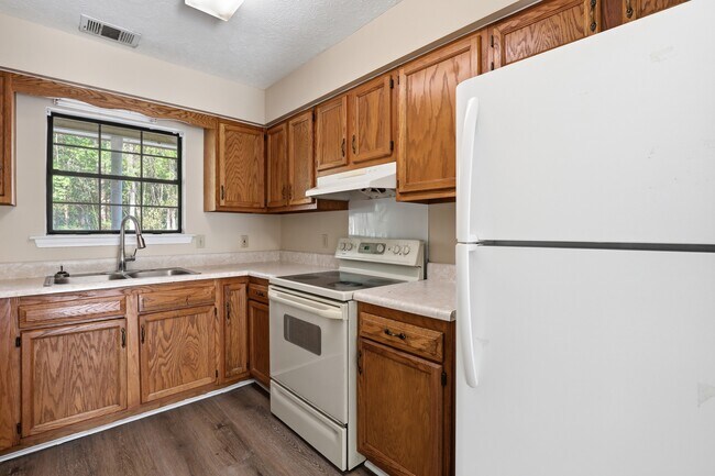 Building Photo - Ash St Ex