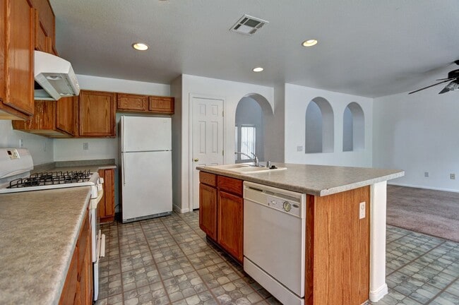 Building Photo - 5332 N Carlsbad Heights St