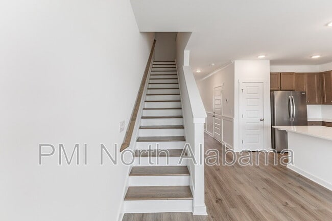 Building Photo - 7599 Discovery Pt Dr NW