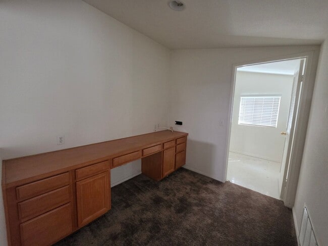 Building Photo - Five Bedrooms Three Baths in Murrieta