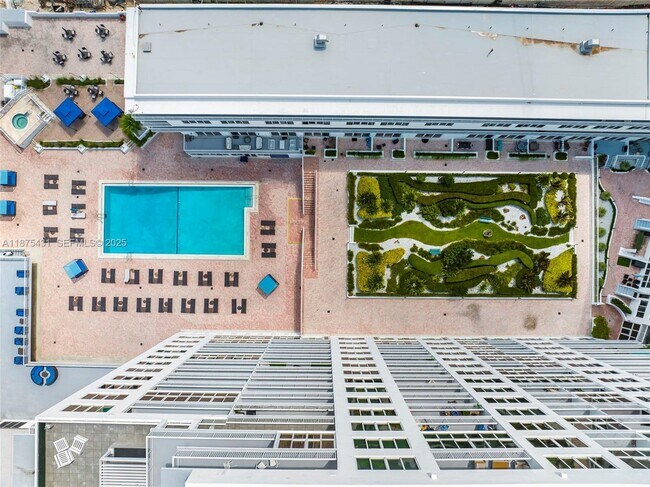 Building Photo - 5401 Collins Ave