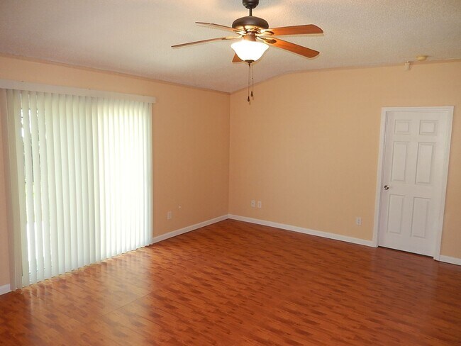 Building Photo - 3BR/2BA Single Family House