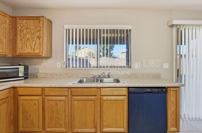 Building Photo - 3722 N 105th Dr